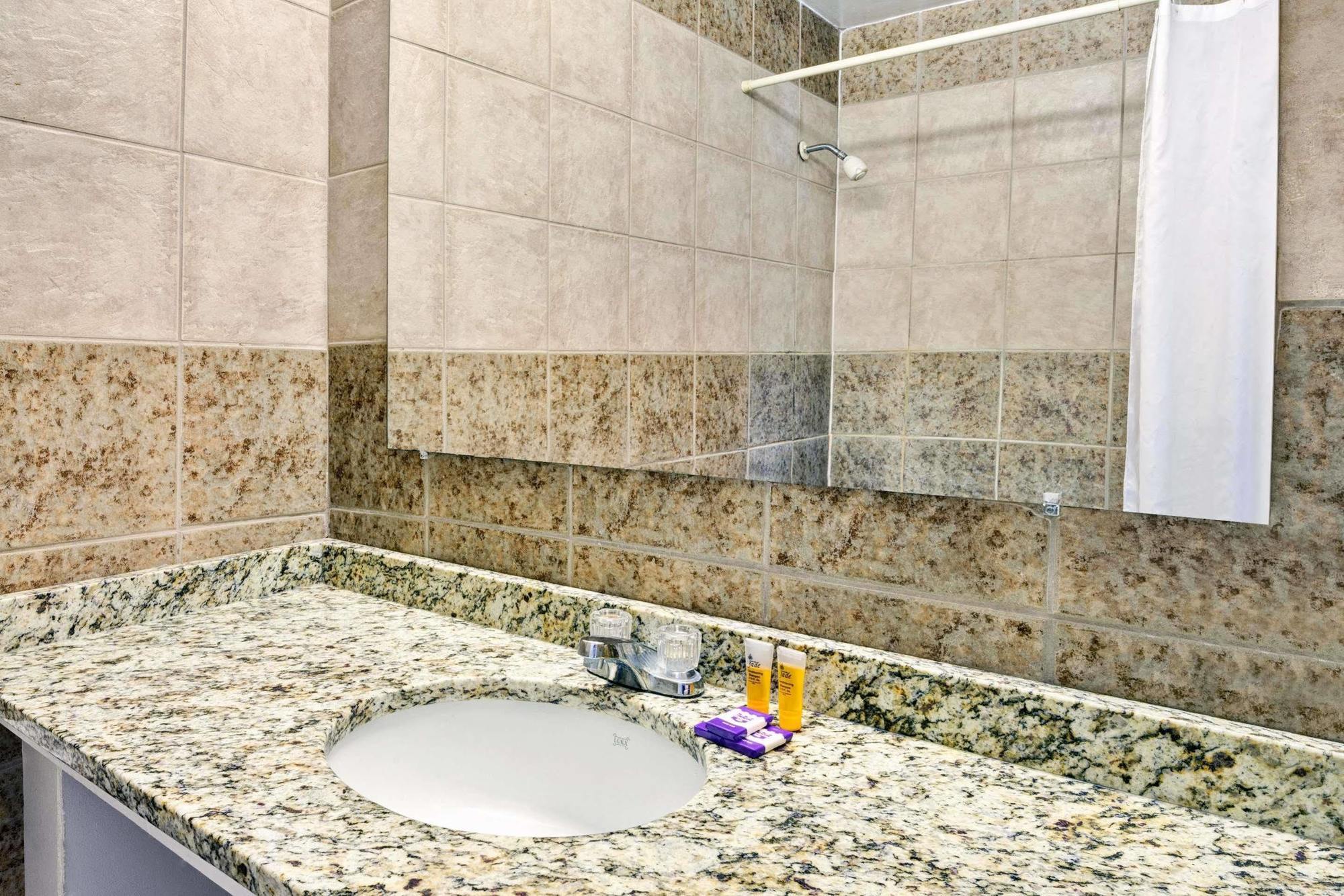Weber Inn קיטצ'נר מראה חיצוני תמונה